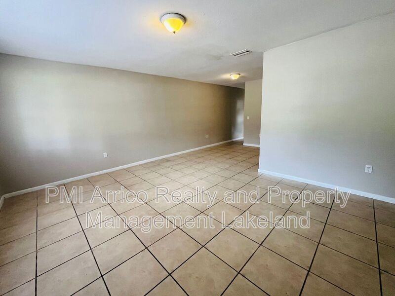 1031 Crestview Ave - Photo 3 of 15