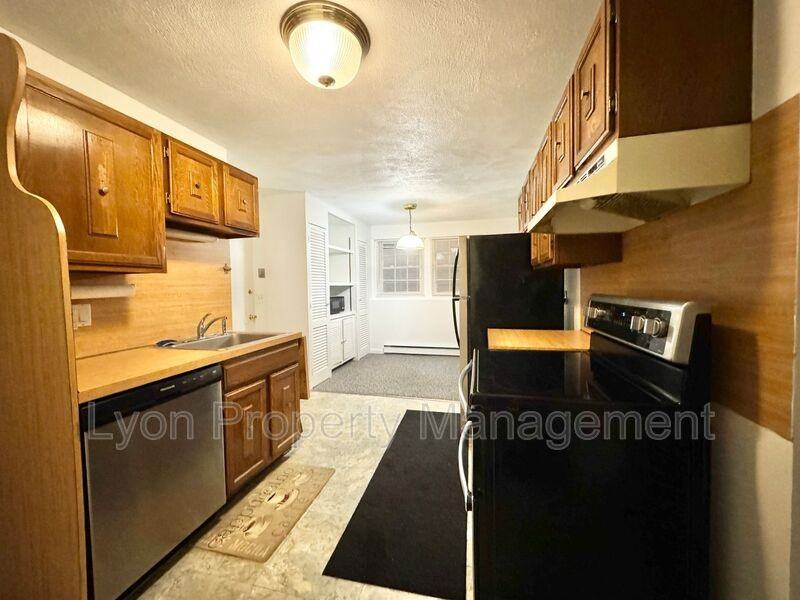 12 Stonehenge Dr #116 - Photo 2 of 7