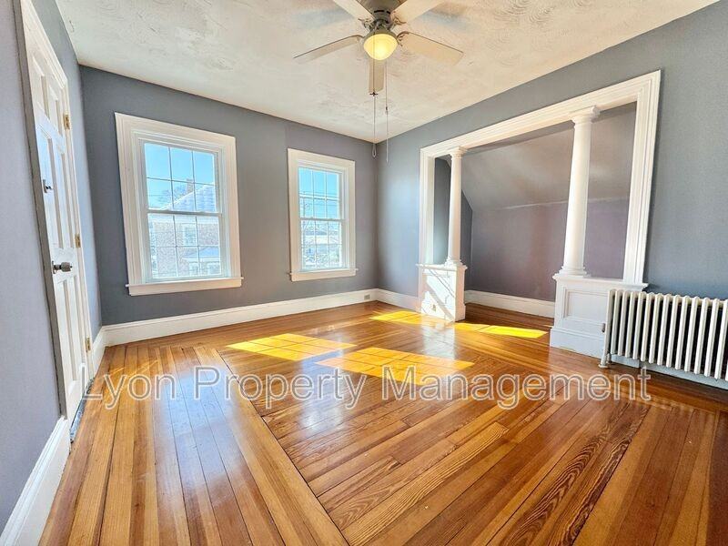 1309 Smith St #3rdFL - Photo 3 of 10