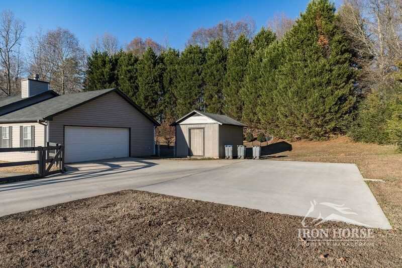 1030 Hunter Trl - Photo 3 of 28