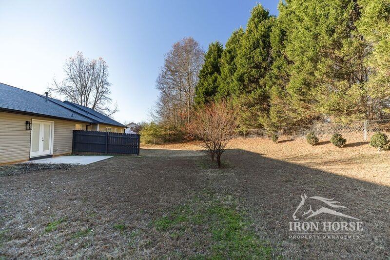 1030 Hunter Trl - Photo 4 of 28