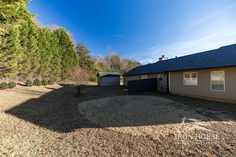 1030 Hunter Trl - Photo 6 of 28