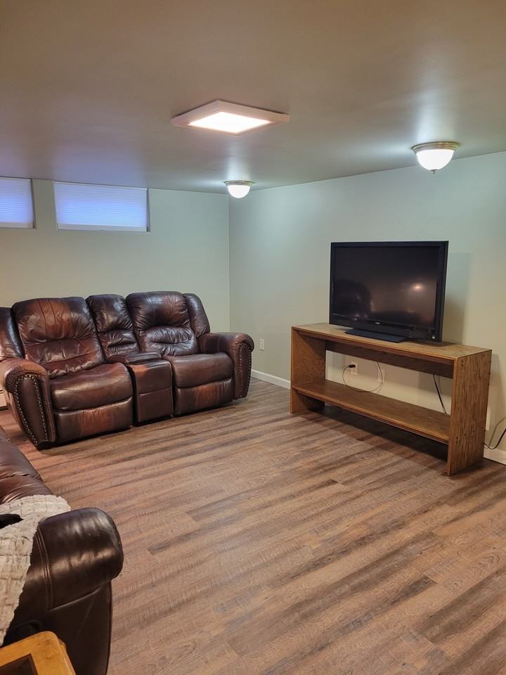 330 1/2 Alderson Avenue - Photo 3 of 17