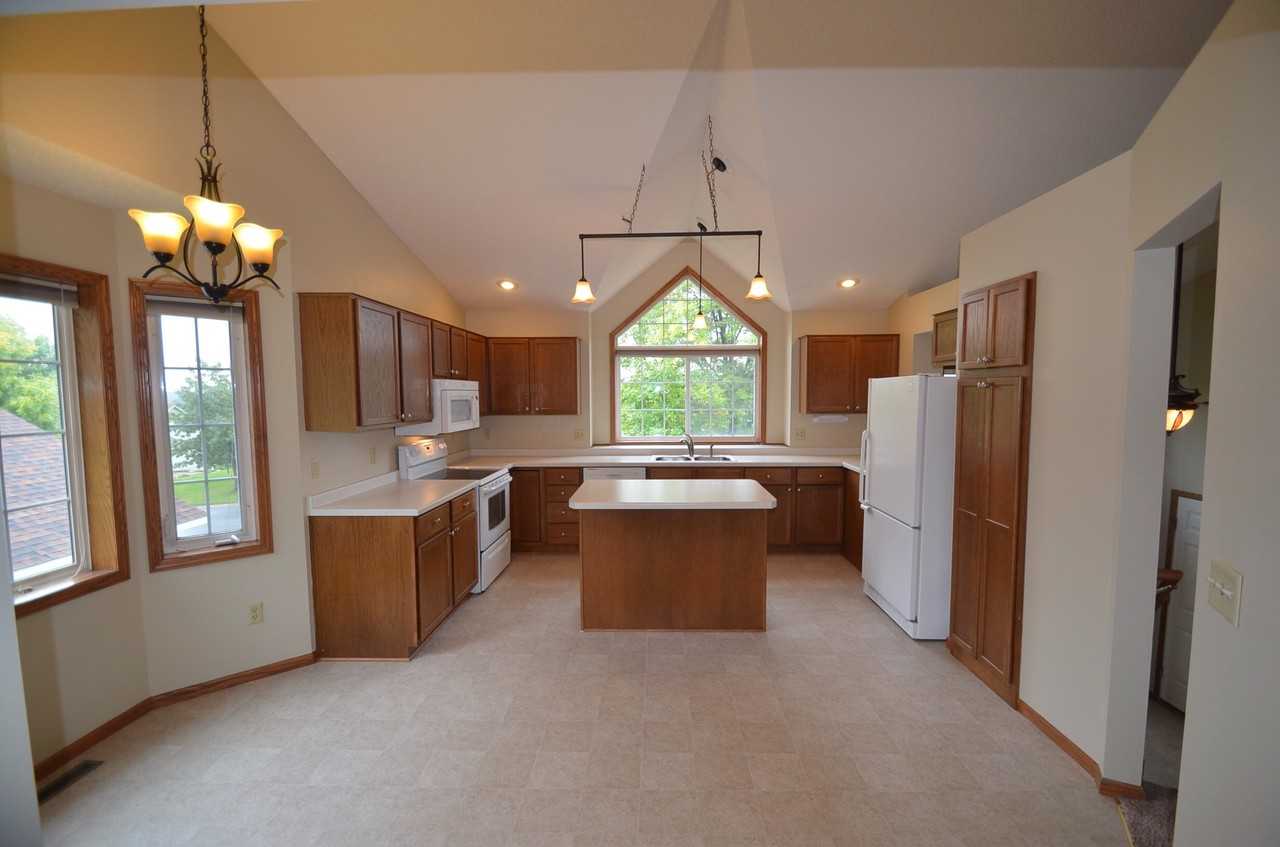 18641 Euclid Path - Photo 3 of 7