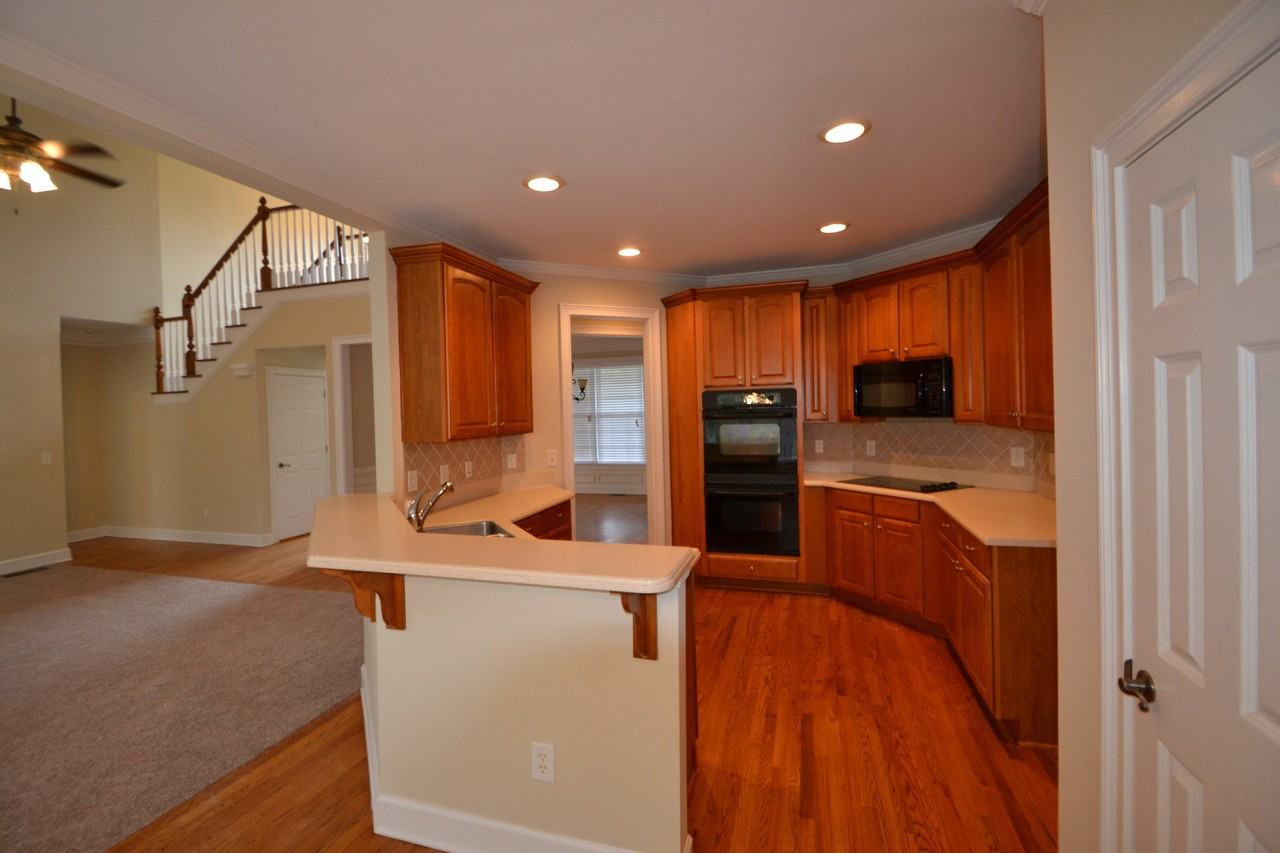 1055 Eagles Brooke Dr - Photo 2 of 16