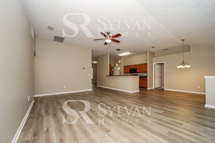 10184 Lancashire Dr - Photo 2 of 15