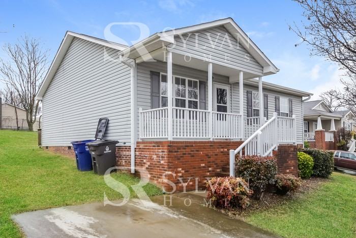 1350 Woodruff Glen Dr - Photo 3 of 16