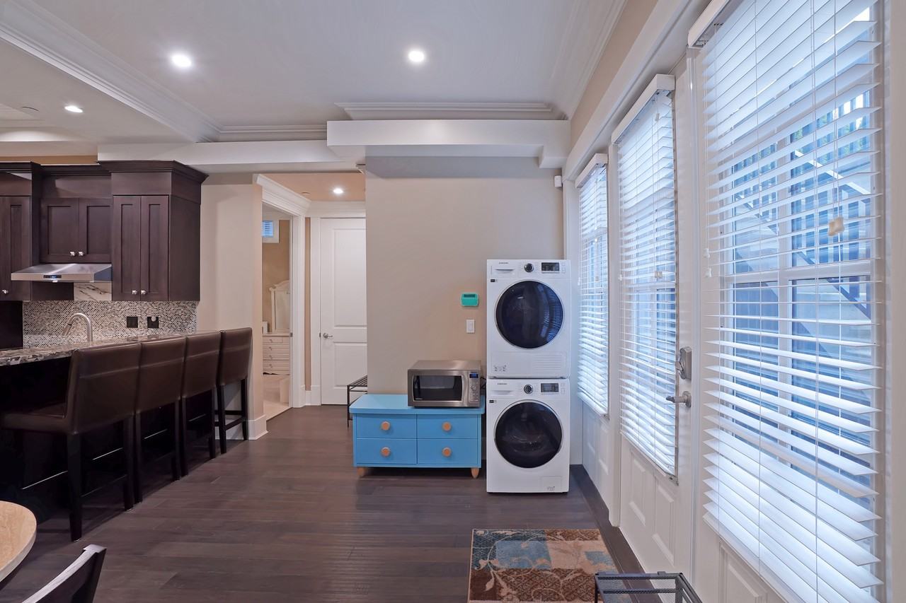 2398 Oliver Crescent - Photo 7 of 17