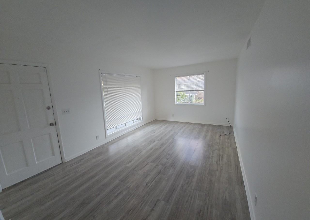 909 Ashland Ave #1 - Photo 3 of 36