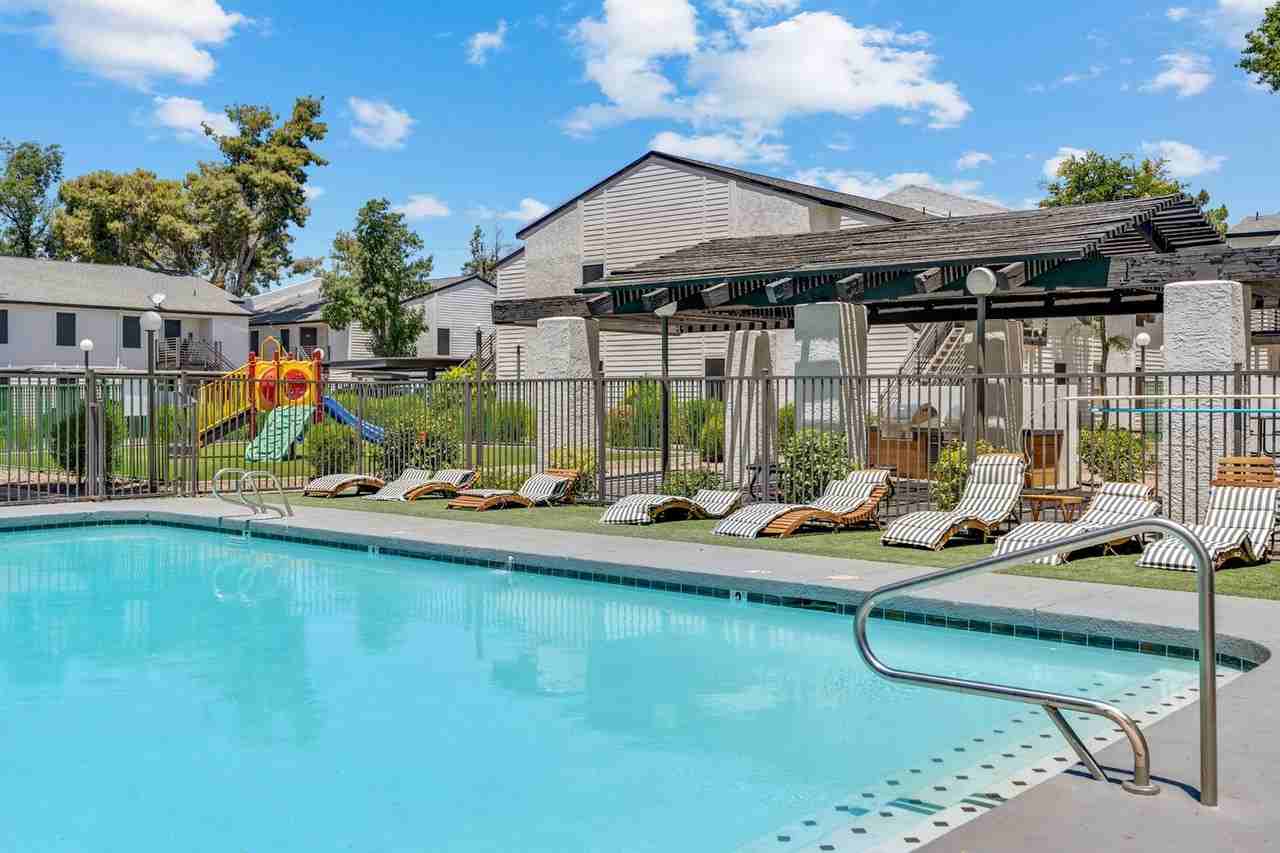 Tides on 7th - Photo 2 of 21