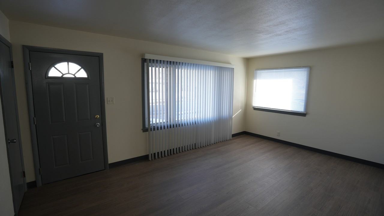 4843 North 91st Street - Photo 3 of 20