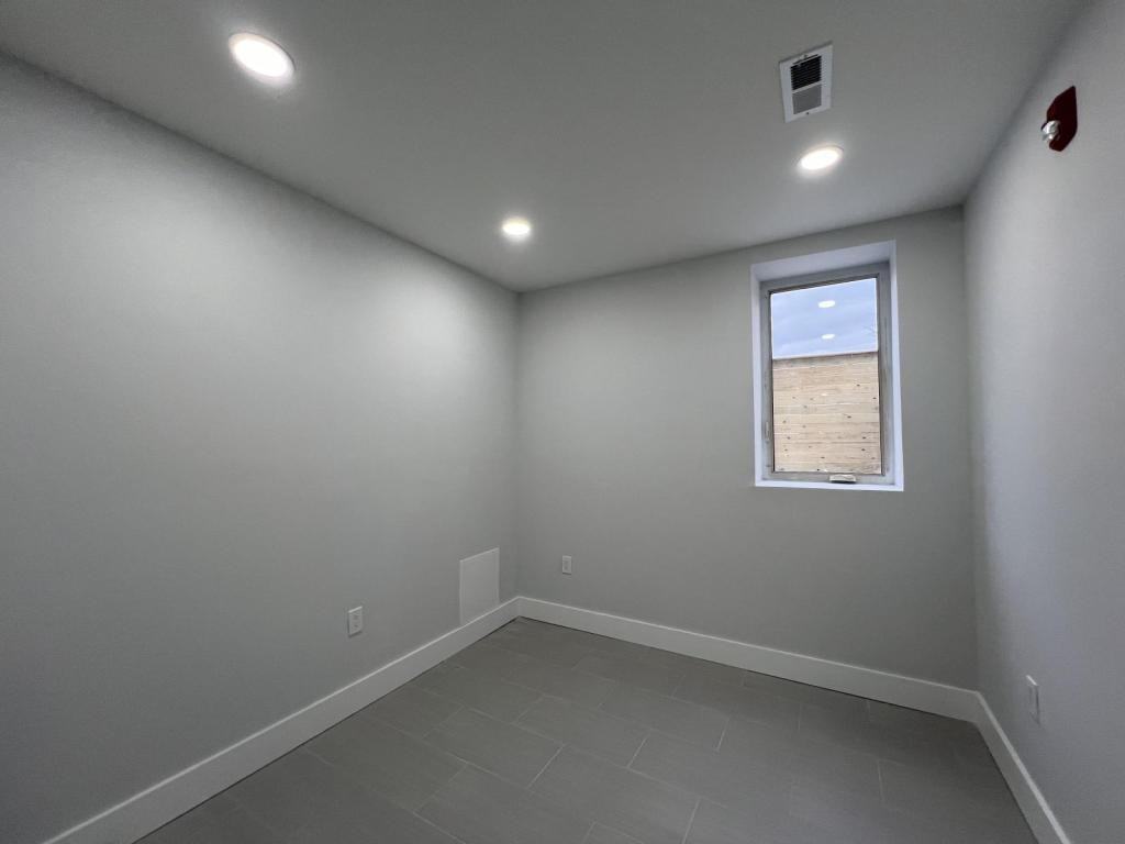 2439 N Marshall St - Photo 2 of 15