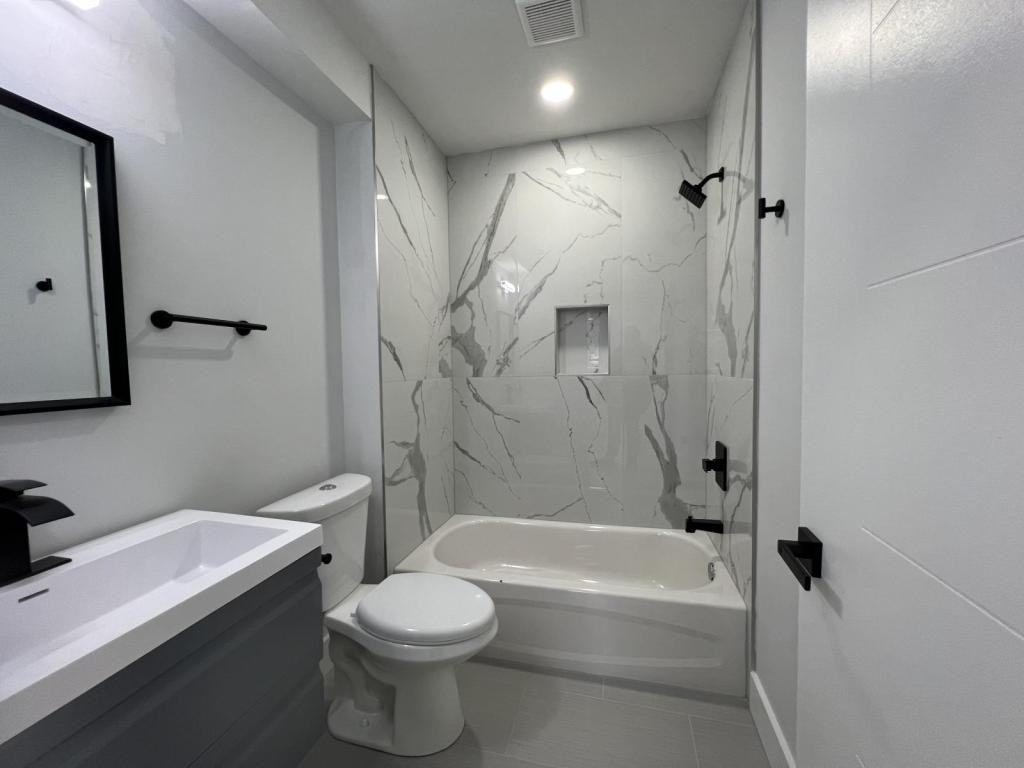 2439 N Marshall St - Photo 5 of 15