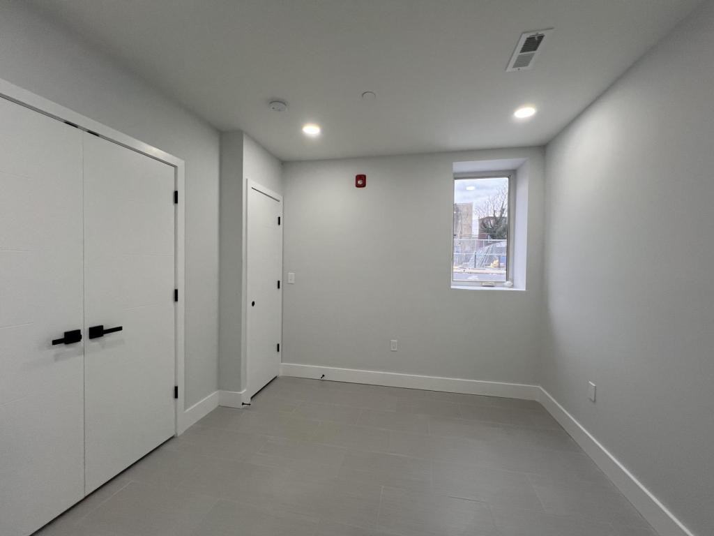 2439 N Marshall St - Photo 6 of 15