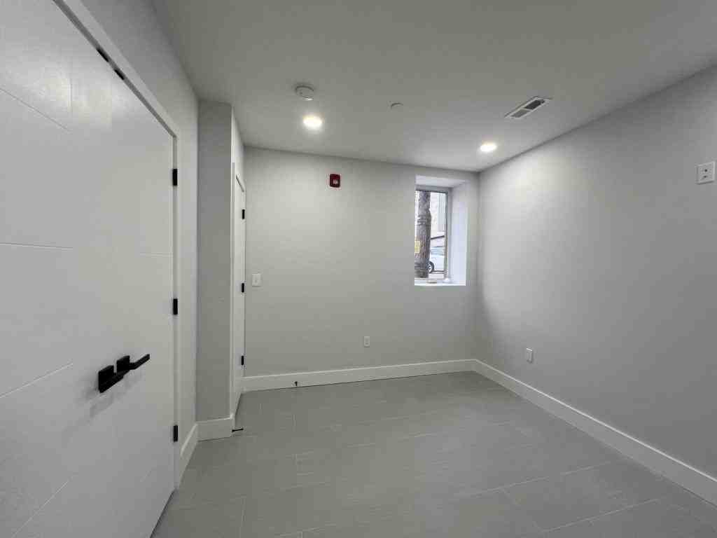 2439 N Marshall St - Photo 7 of 15