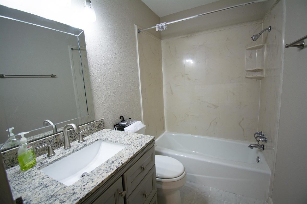 813 W Mansfield St - Photo 3 of 19