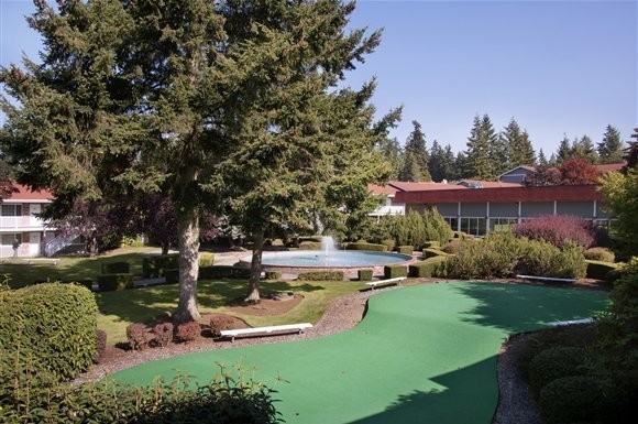 Colonial Square - Photo 3 of 15