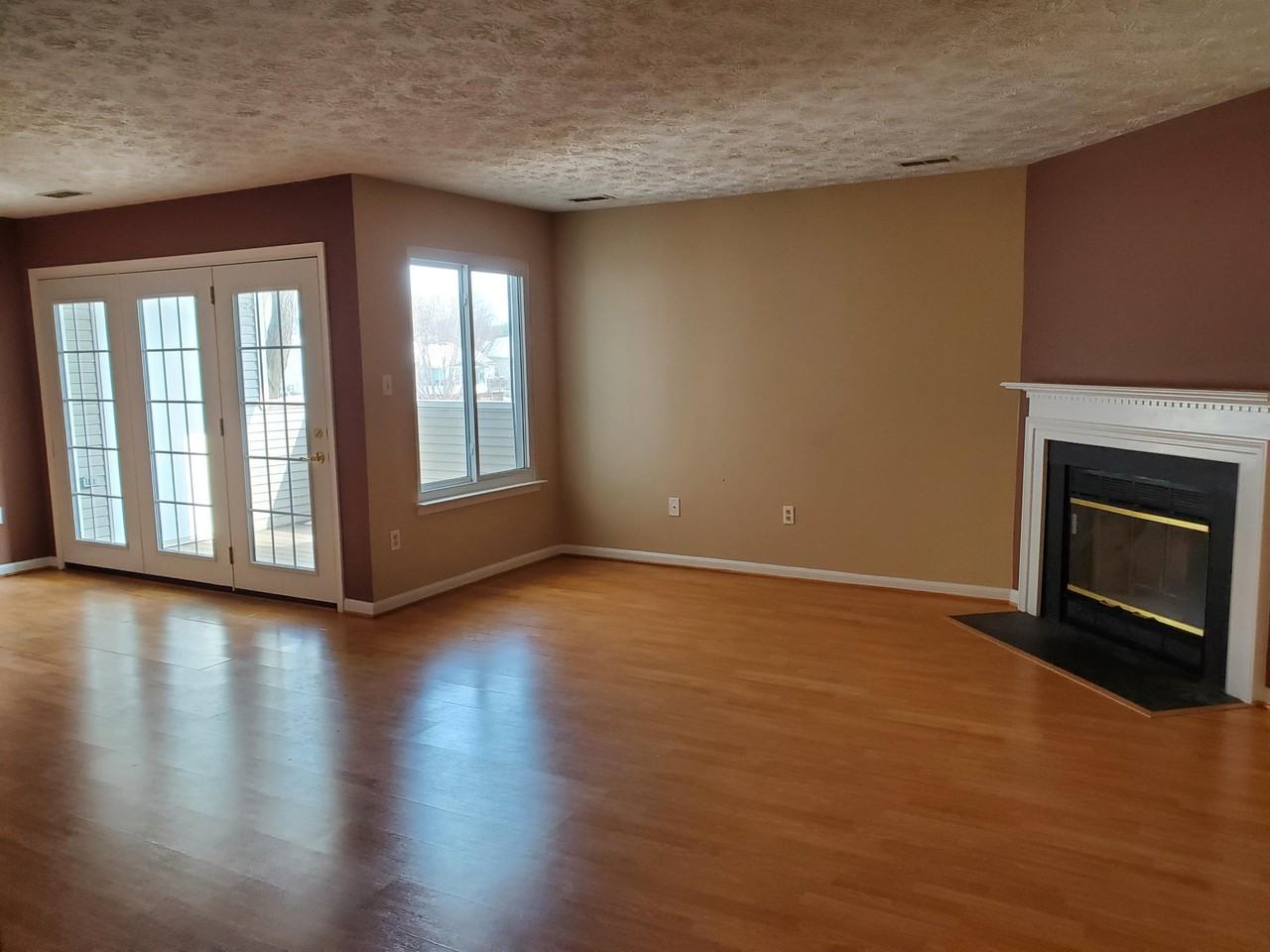 2136 Wainwright Ct #1B - Photo 2 of 9