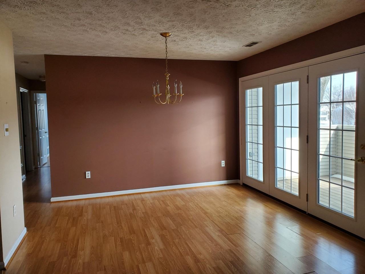 2136 Wainwright Ct #1B - Photo 3 of 9