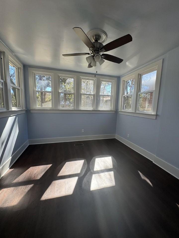 424 E 6th St - Photo 3 of 19