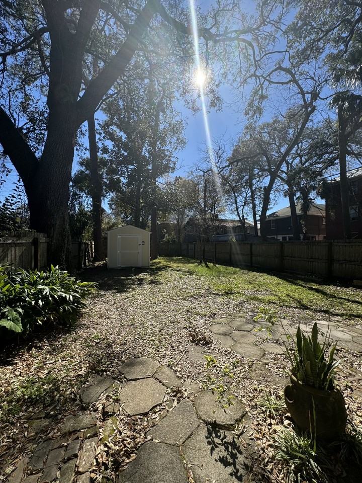 424 E 6th St - Photo 4 of 19