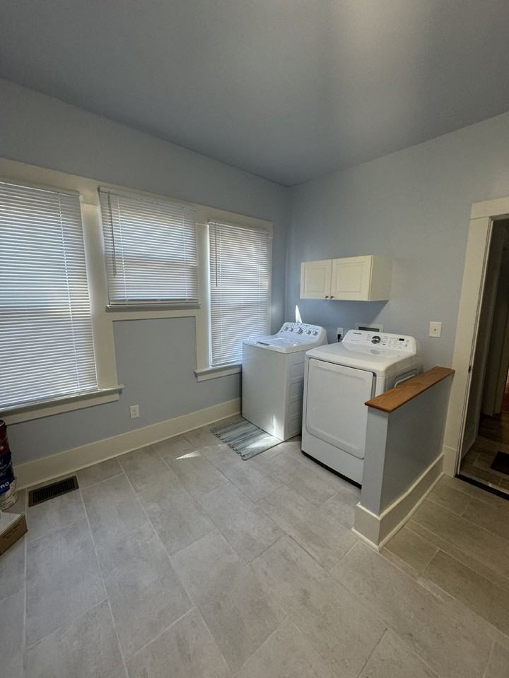 424 E 6th St - Photo 5 of 19