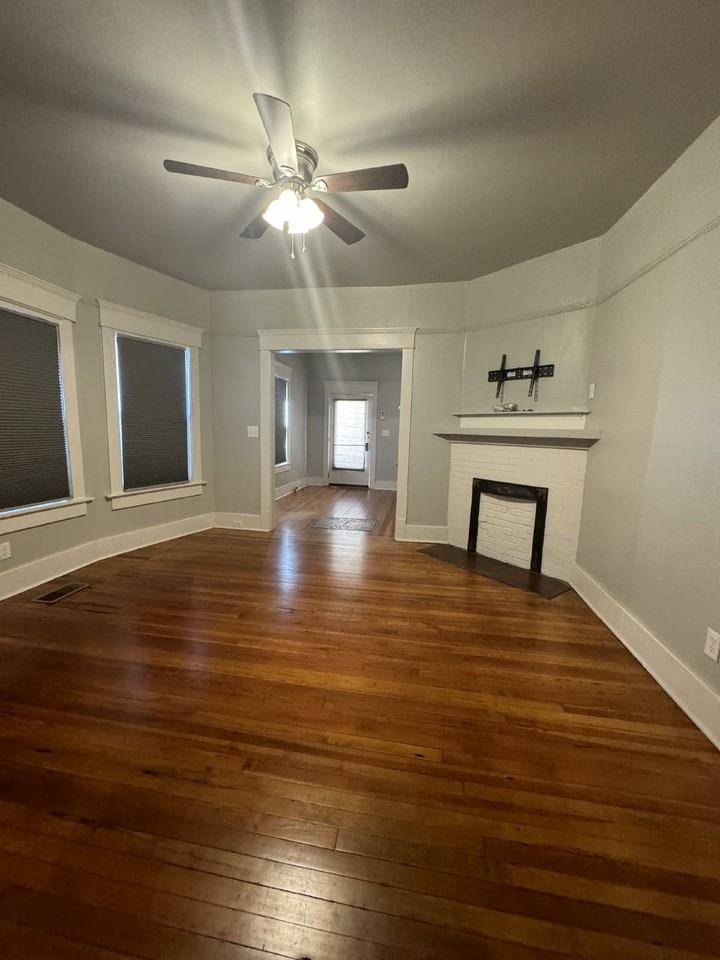 424 E 6th St - Photo 6 of 19