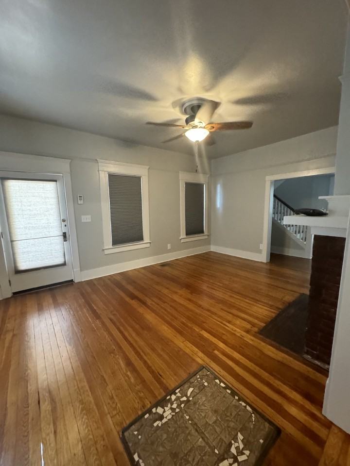 424 E 6th St - Photo 7 of 19