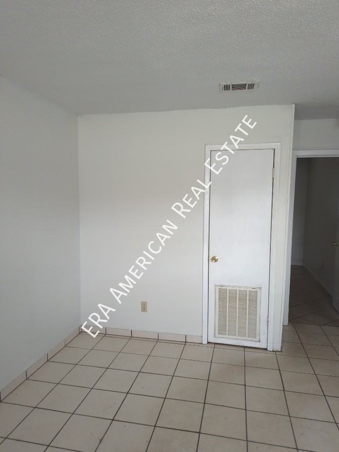 68 Twin Trees Dr Apt A - Photo 3 of 8