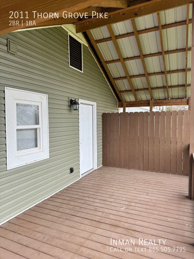 2011 Thorn Grove Pike - Photo 3 of 26