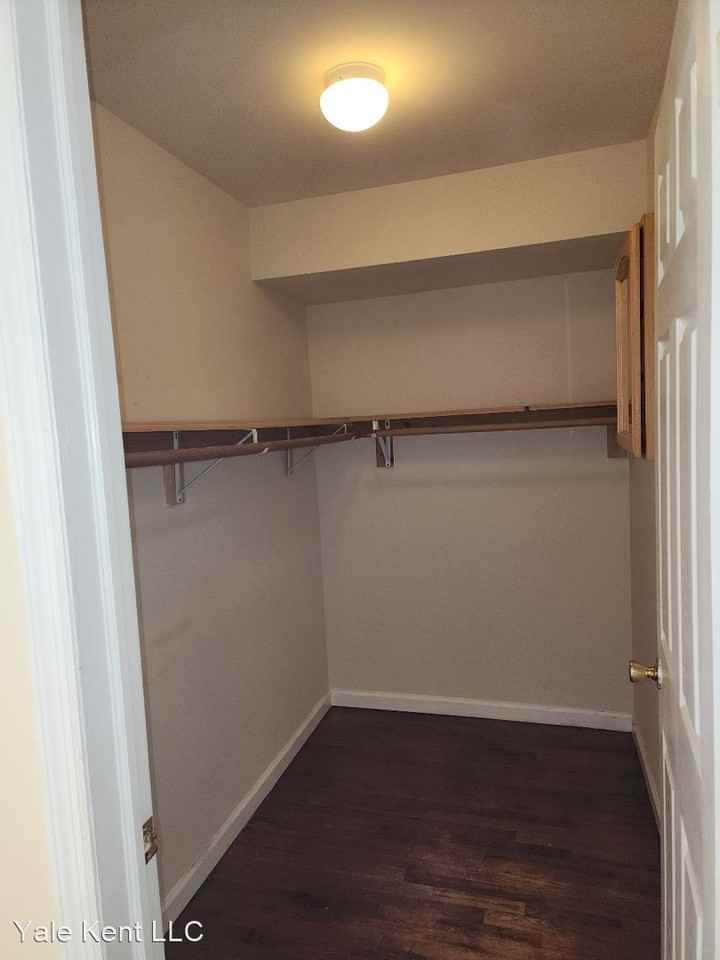 473 Clinton Ave - Photo 2 of 11