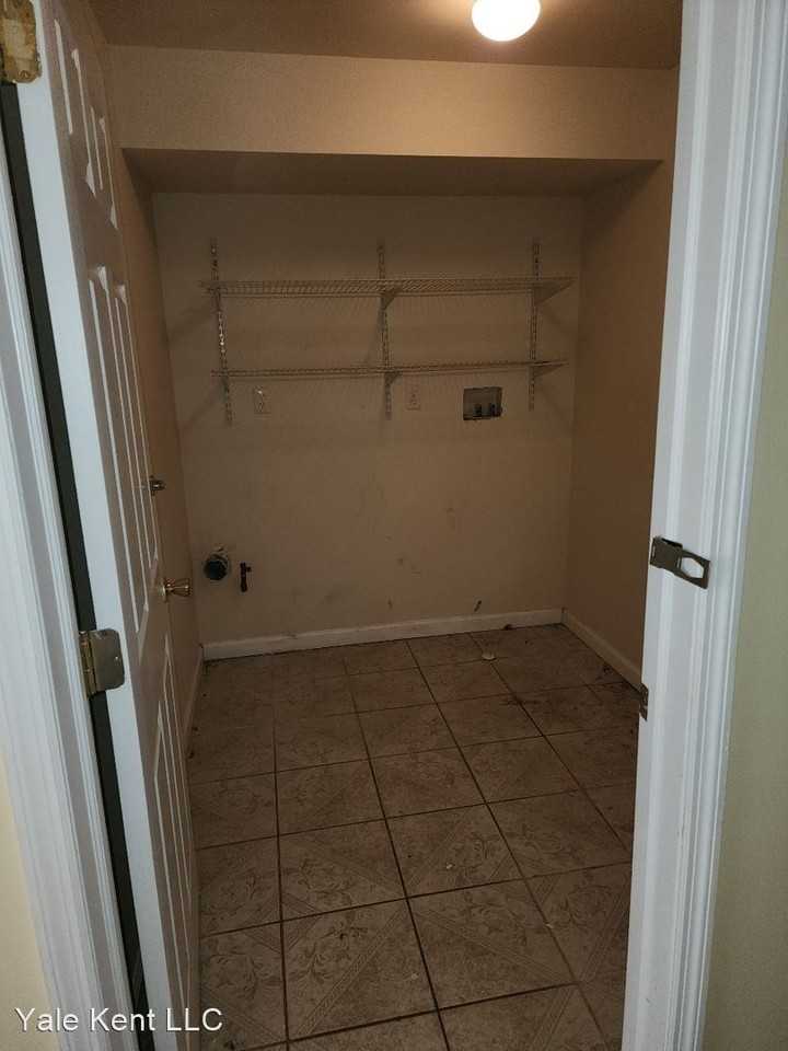 473 Clinton Ave - Photo 3 of 11