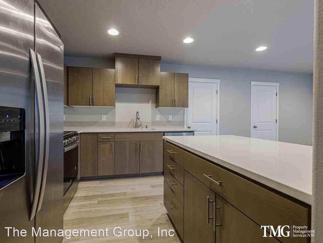 Modern 3BD Townhomes in Battle Ground! NEWLY-CONSTRUCTED w/ High-End Finishes! - Photo 3 of 3