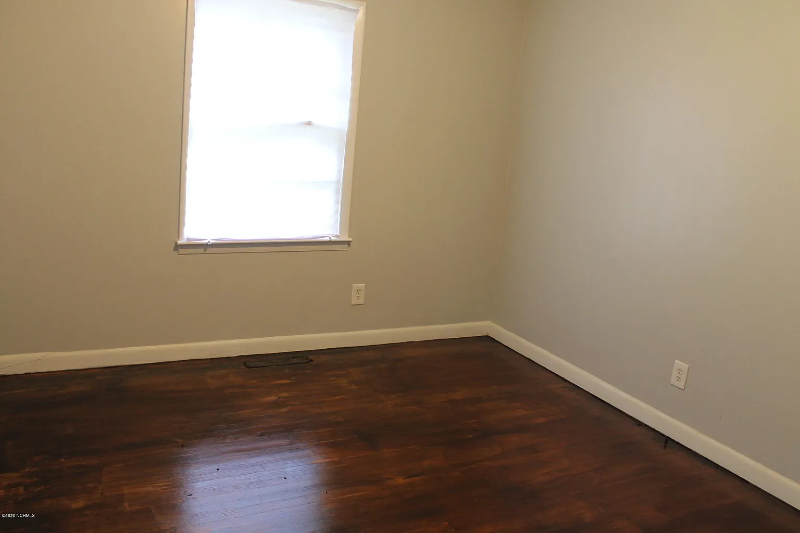 88 Thomas Ave - Photo 2 of 18