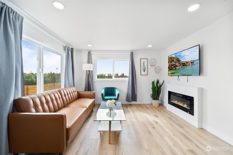 8157 27th Ave Sw - Photo 3 of 16