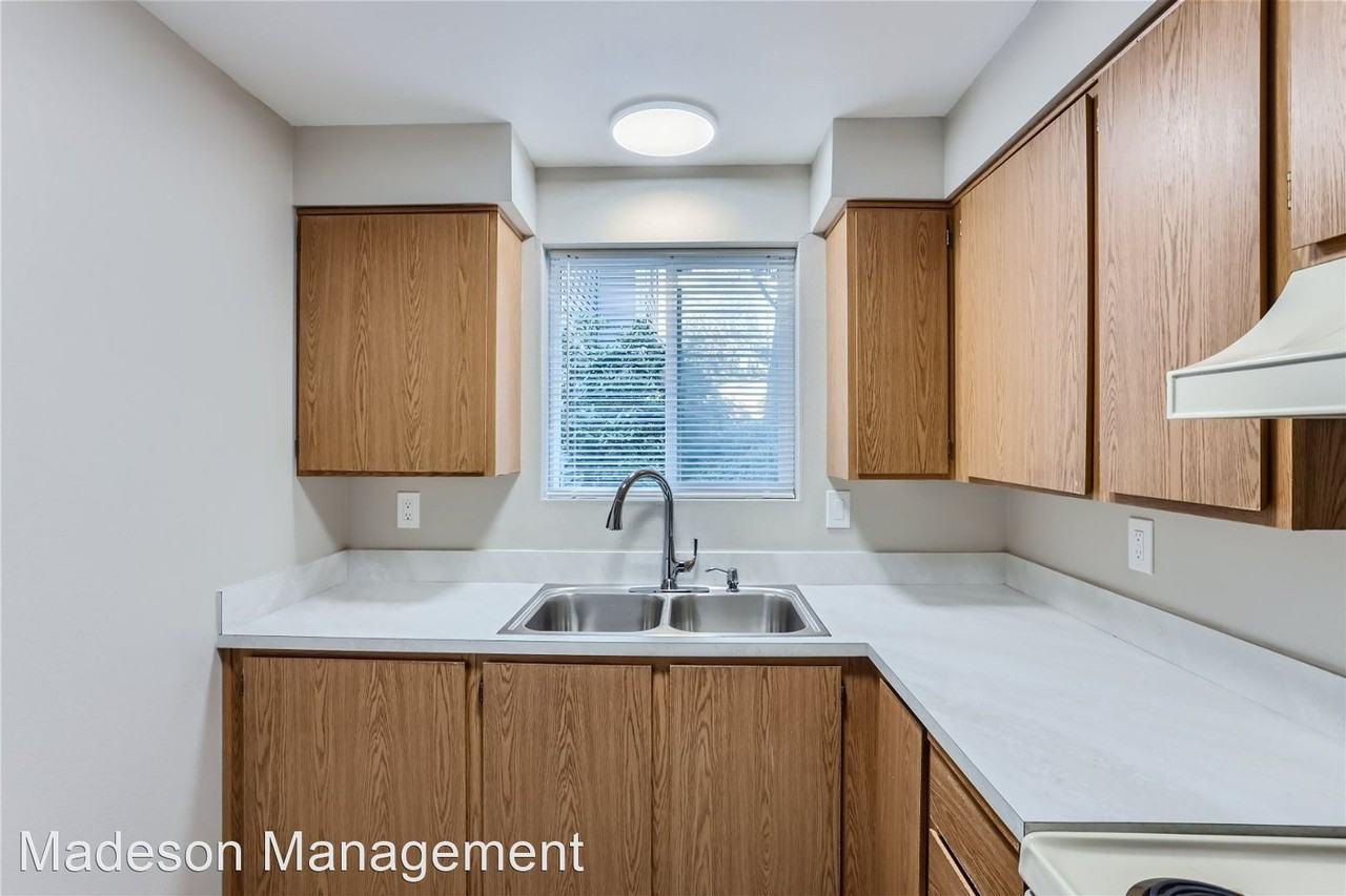 8400 166th Ave Ne - Photo 3 of 11