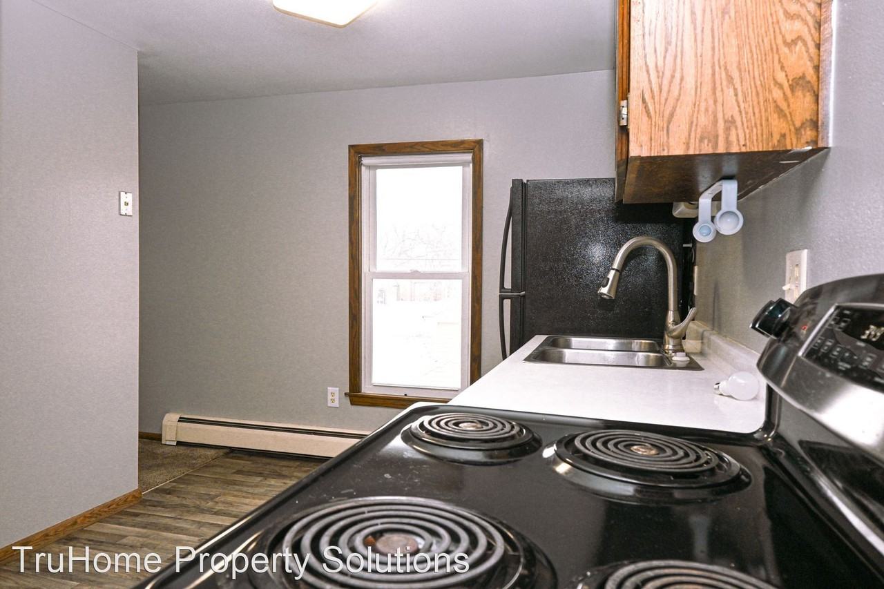 619 4th Ave. S - Photo 3 of 8