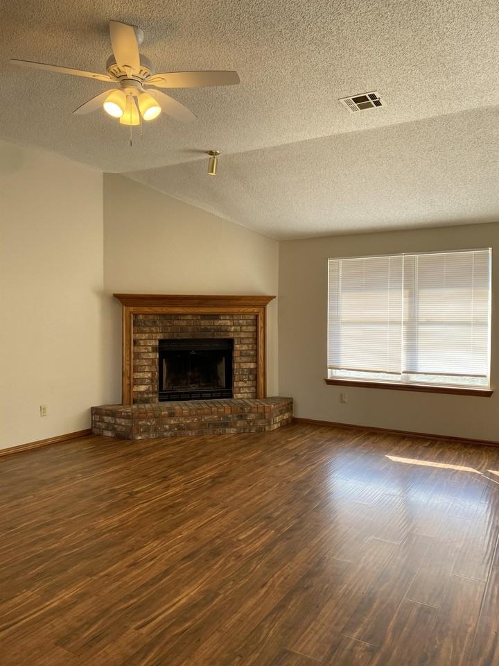 13101 Maple Leaf Dr #1 - Photo 3 of 26