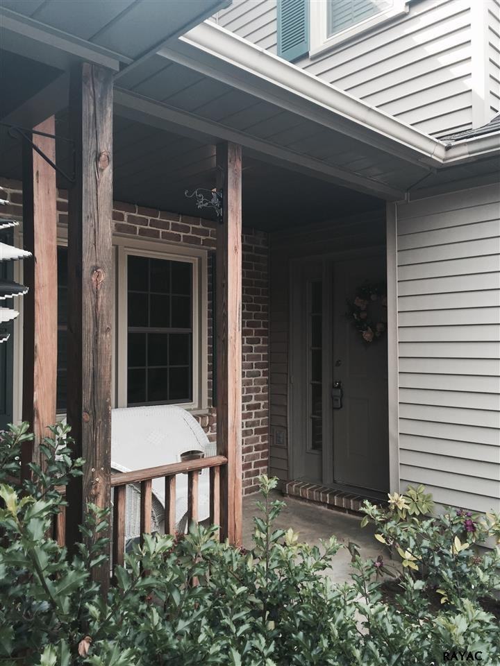104 Oak Crossing - Photo 2 of 19