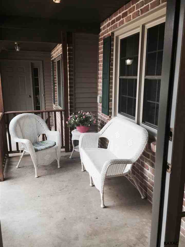 104 Oak Crossing - Photo 3 of 19