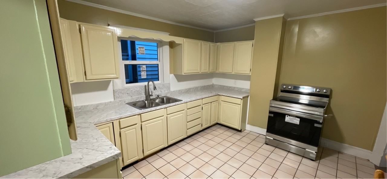1605 Church Ave Se #1 - Photo 5 of 17