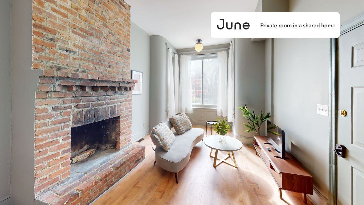 1227 Harvard St Nw #A - Photo 6 of 18