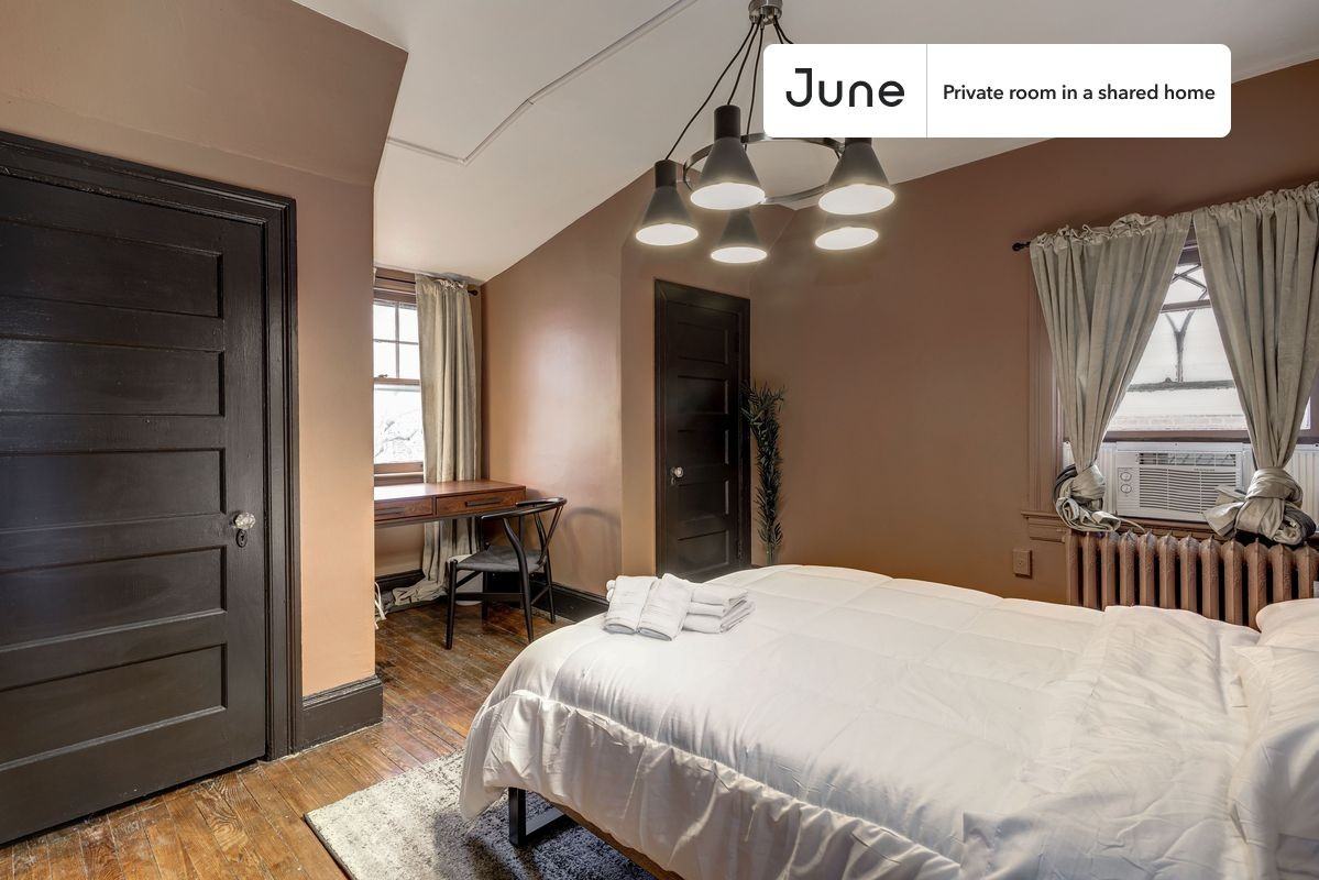 2270 Cathedral Ave Nw #3C - Photo 4 of 16