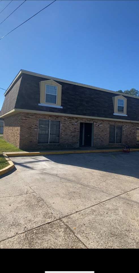 2401 Evangeline - Photo 2 of 6