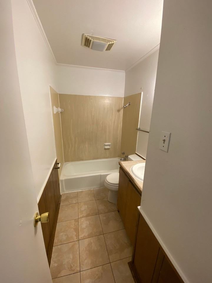 2401 Evangeline - Photo 3 of 6