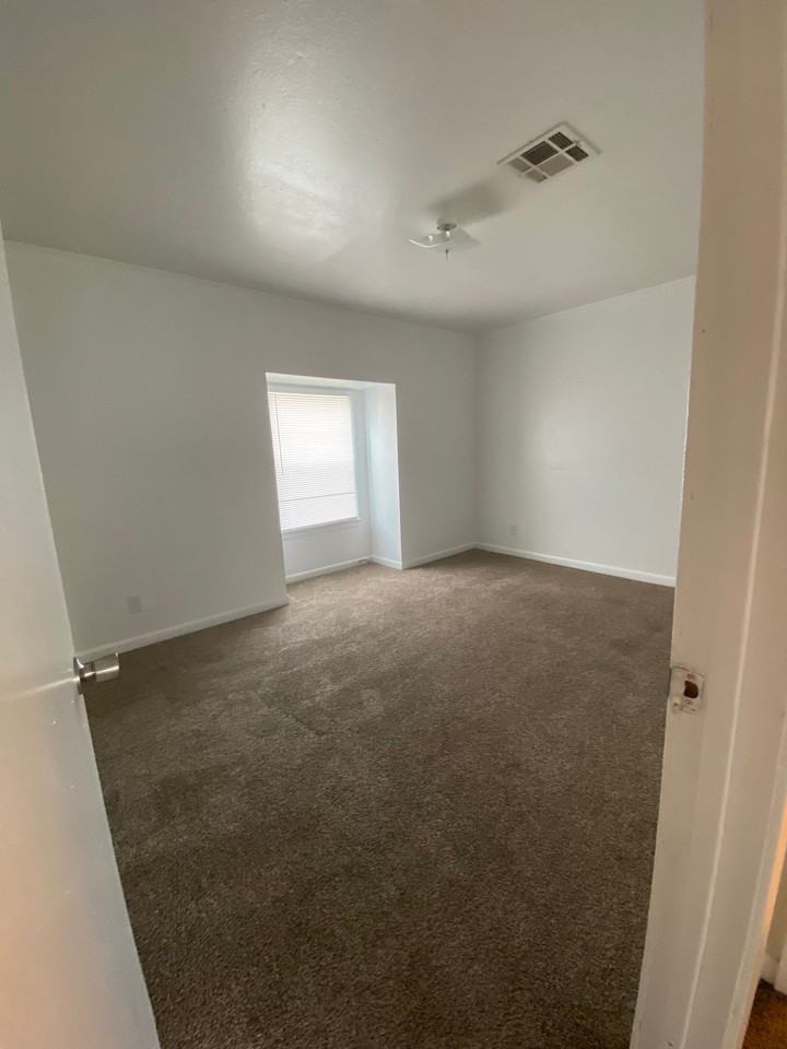 2401 Evangeline - Photo 4 of 6