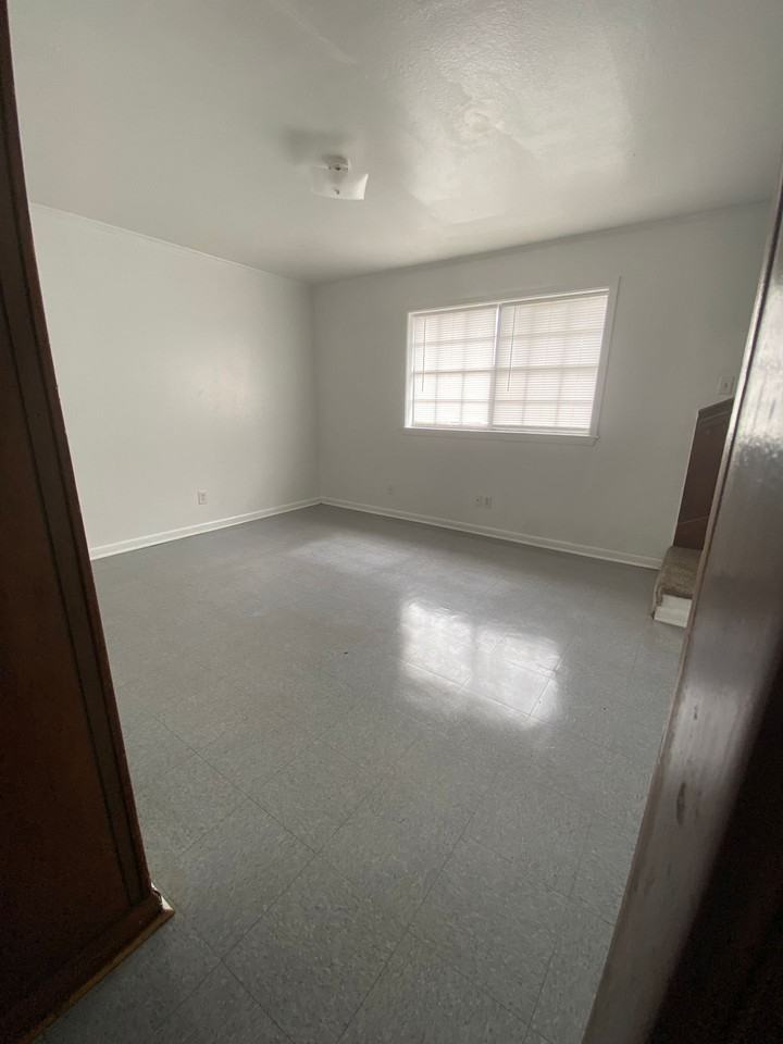 2401 Evangeline - Photo 5 of 6