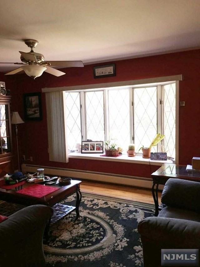 82 Hawthorne Ave - Photo 2 of 8