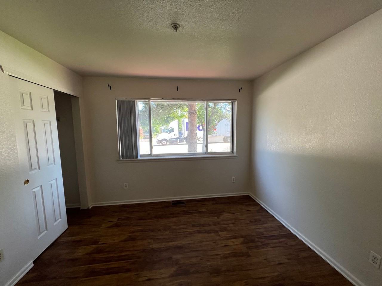 825 30th St. - Photo 4 of 19