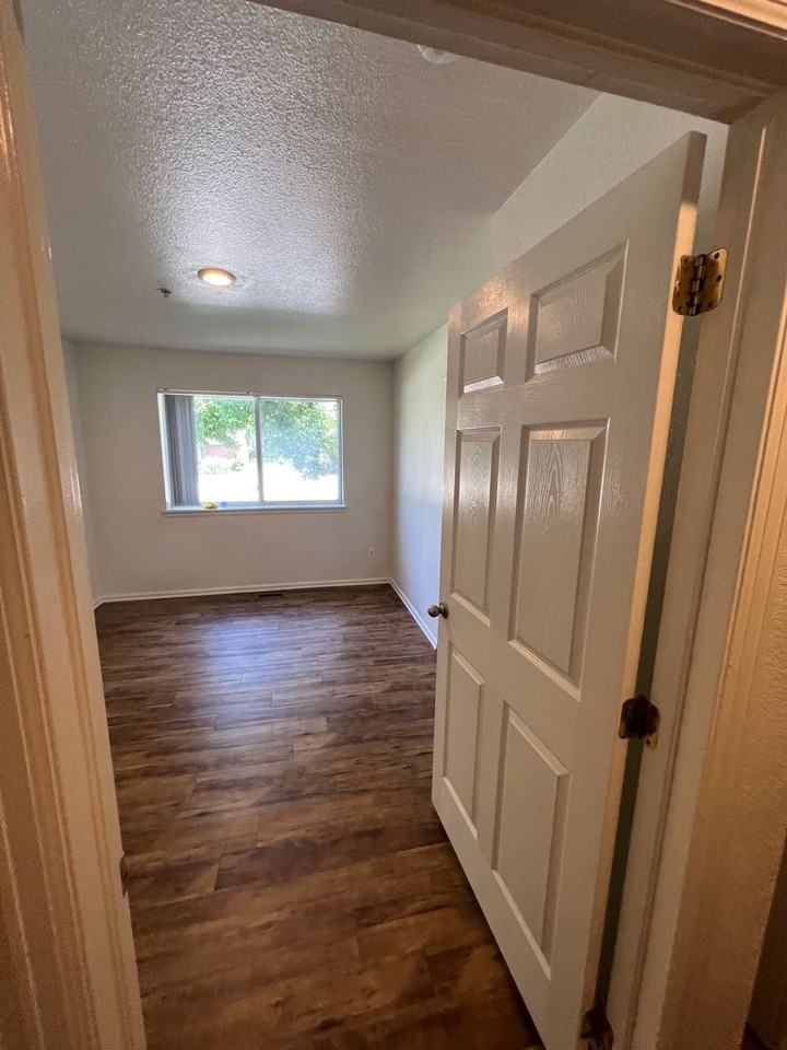 825 30th St. - Photo 7 of 19